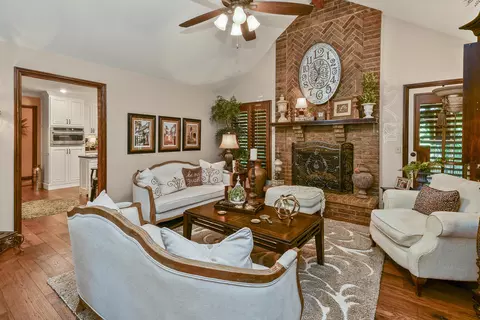 Living - 901 N Rodeo Ct, Nixa, MO 65714 photo 2 of 12