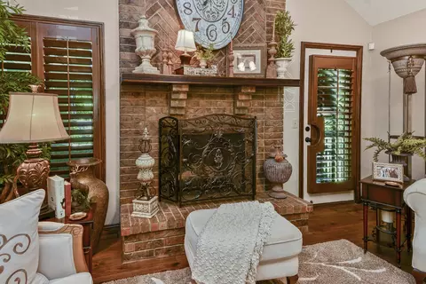 Living - 901 N Rodeo Ct, Nixa, MO 65714 photo 4 of 12