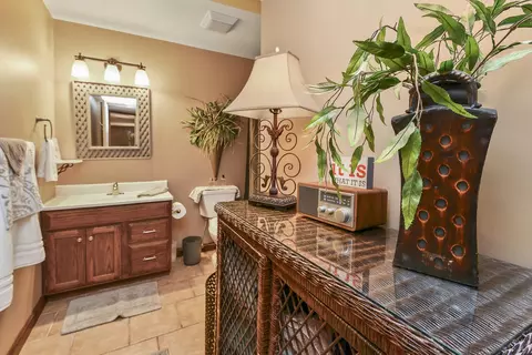 Bath - 901 N Rodeo Ct, Nixa, MO 65714 photo 9 of 10