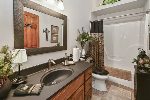 Bath - 901 N Rodeo Ct, Nixa, MO 65714 photo 8 of 10