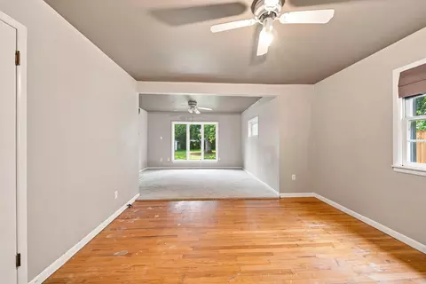 Living - 433 E Stanford St, Springfield, MO 65807 photo 8 of 8