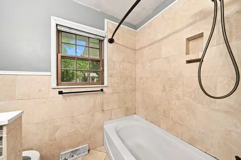 Bath - 433 E Stanford St, Springfield, MO 65807 photo 3 of 3