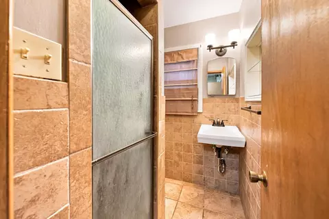 Bath - 433 E Stanford St, Springfield, MO 65807 photo 1 of 3