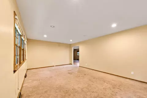 Living - 433 E Stanford St, Springfield, MO 65807 photo 3 of 8