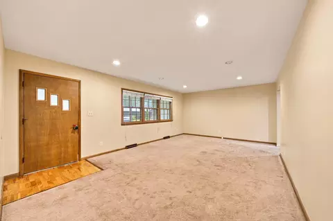 Living - 433 E Stanford St, Springfield, MO 65807 photo 1 of 8