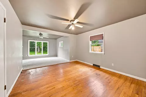 Living - 433 E Stanford St, Springfield, MO 65807 photo 7 of 8