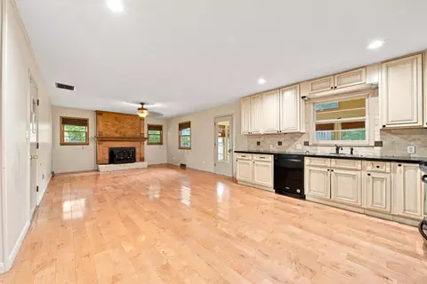 Living - 433 E Stanford St, Springfield, MO 65807 photo 4 of 8
