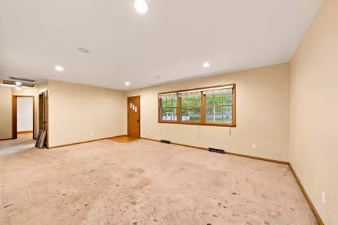 Living - 433 E Stanford St, Springfield, MO 65807 photo 2 of 8