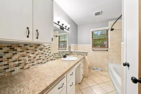 Bath - 433 E Stanford St, Springfield, MO 65807 photo 2 of 3