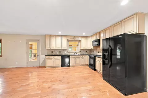 Kitchen - 433 E Stanford St, Springfield, MO 65807 photo 1 of 2