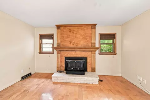 Living - 433 E Stanford St, Springfield, MO 65807 photo 6 of 8