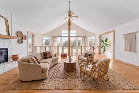 Living - 6419 Wexford Ln, Springfield, MO 65803 photo 1 of 10