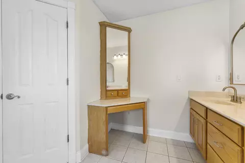 Bath - 6419 Wexford Ln, Springfield, MO 65803 photo 3 of 7
