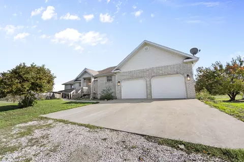 Exterior - 6419 Wexford Ln, Springfield, MO 65803 photo 4 of 6