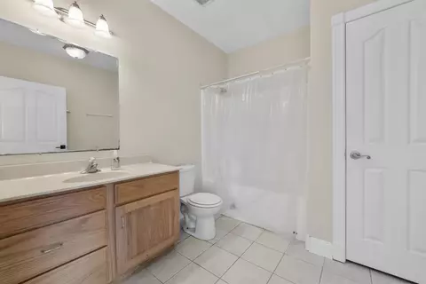 Bath - 6419 Wexford Ln, Springfield, MO 65803 photo 6 of 7