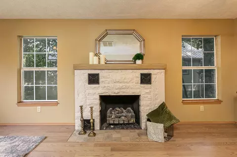 Living - 1130 S Crutcher Ave, Springfield, MO 65804 photo 4 of 4