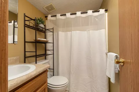 Bath - 1130 S Crutcher Ave, Springfield, MO 65804 photo 1 of 2