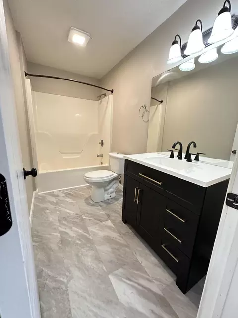 Bath - 5408 S Spring Ct, Battlefield, MO 65619 photo 2 of 2