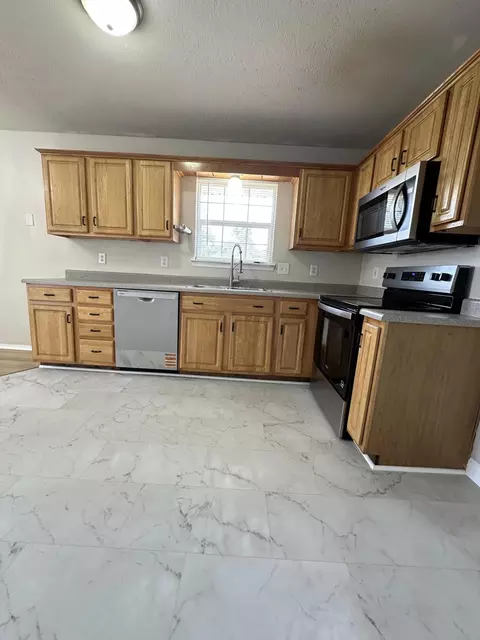 Kitchen - 5408 S Spring Ct, Battlefield, MO 65619 photo 2 of 3