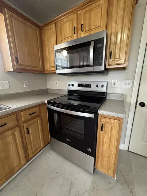Kitchen - 5408 S Spring Ct, Battlefield, MO 65619 photo 3 of 3
