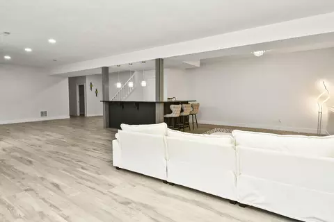 Living - 4916 S Buckingham Ln, Springfield, MO 65810 photo 5 of 7