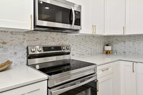 Kitchen - 4916 S Buckingham Ln, Springfield, MO 65810 photo 5 of 7