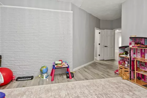 Entry Way - 4916 S Buckingham Ln, Springfield, MO 65810 photo 7 of 9