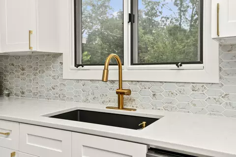 Kitchen - 4916 S Buckingham Ln, Springfield, MO 65810 photo 6 of 7