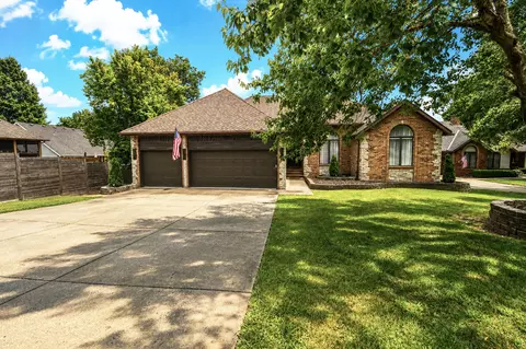 Exterior - 4916 S Buckingham Ln, Springfield, MO 65810 photo 3 of 9