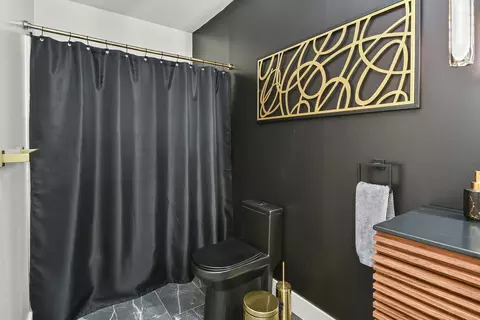 Bath - 4916 S Buckingham Ln, Springfield, MO 65810 photo 5 of 9