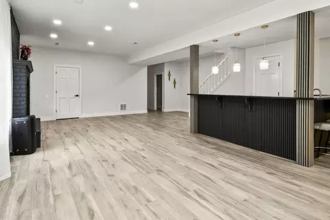 Living - 4916 S Buckingham Ln, Springfield, MO 65810 photo 6 of 7