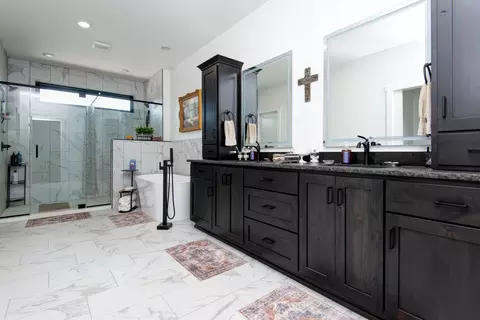 Bath - 1837 E Cobblestone Dr, Ozark, MO 65721 photo 1 of 8