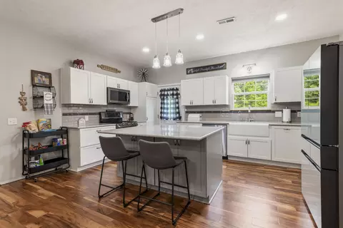 Kitchen - 115 Mcvey Dr, Chadwick, MO 65629 photo 2 of 3