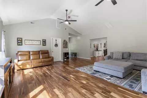 Entry Way - 115 Mcvey Dr, Chadwick, MO 65629 photo 2 of 5