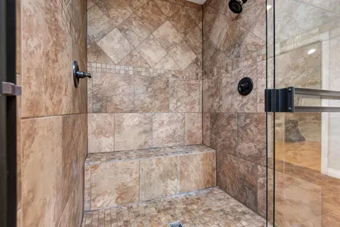 Bath - 4649 Silo Hills Dr, Springfield, MO 65802 photo 3 of 5