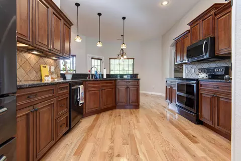 Kitchen - 4649 Silo Hills Dr, Springfield, MO 65802 photo 2 of 5