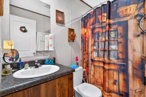 Bath - 1274 E Dade 14, Aldrich, MO 65601 photo 2 of 2