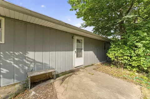 Exterior - 903 E Villa Marie St, Springfield, MO 65803 photo 3 of 7