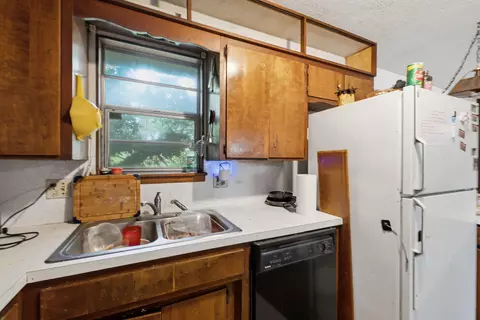Kitchen - 903 E Villa Marie St, Springfield, MO 65803 photo 2 of 3