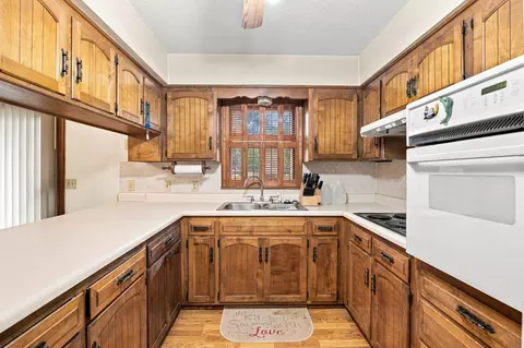 Kitchen - 1044 State Highway T, Gainesville, MO 65655 photo 3 of 3