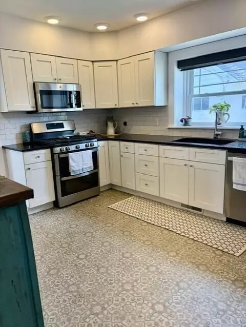 Kitchen - 3347 N Grant Ave, Springfield, MO 65803 photo 5 of 7