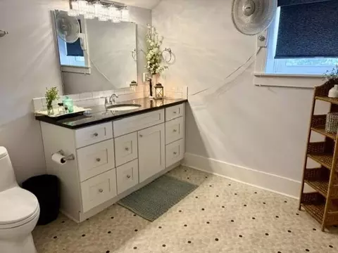 Bath - 3347 N Grant Ave, Springfield, MO 65803 photo 5 of 6