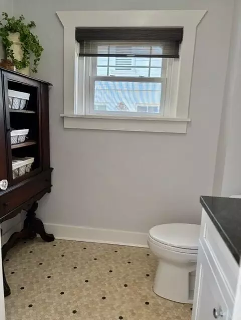 Bath - 3347 N Grant Ave, Springfield, MO 65803 photo 1 of 6
