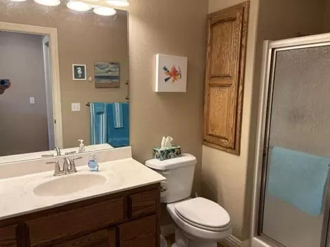 Bath - 1103 Chicory Ln, Aurora, MO 65605 photo 1 of 3