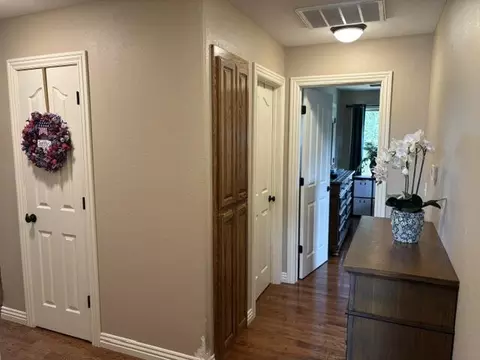 Entry Way - 1103 Chicory Ln, Aurora, MO 65605 photo 1 of 2