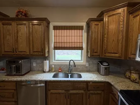 Kitchen - 1103 Chicory Ln, Aurora, MO 65605 photo 4 of 4
