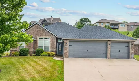 180 Stoney Pointe Dr, Hollister, MO 65672
