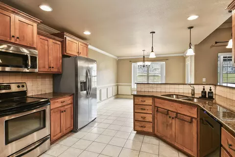 Kitchen - 148 Hackberry Ln, Branson, MO 65616 photo 6 of 8