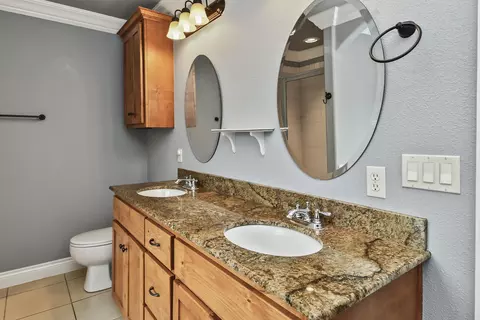 Bath - 148 Hackberry Ln, Branson, MO 65616 photo 2 of 6