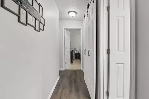 Entry Way - 3031 E Gasconade St, Springfield, MO 65804 photo 1 of 2